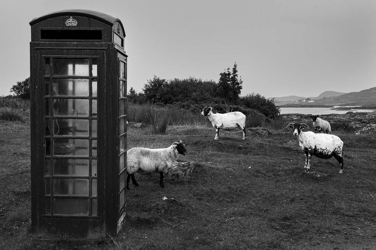 Fotografie z cyklu Evropský deník - Čekání na hovor, Portuarik, Skotsko, 2016